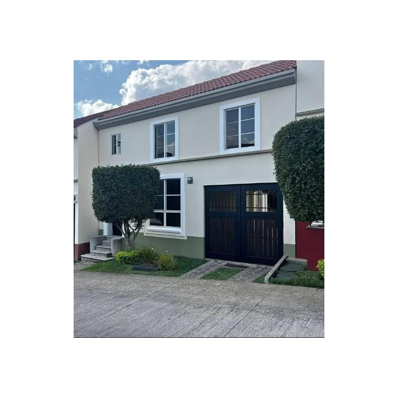 Casa en Venta en Condado Naranjo – Condominio San Esteban Estilo Navarra